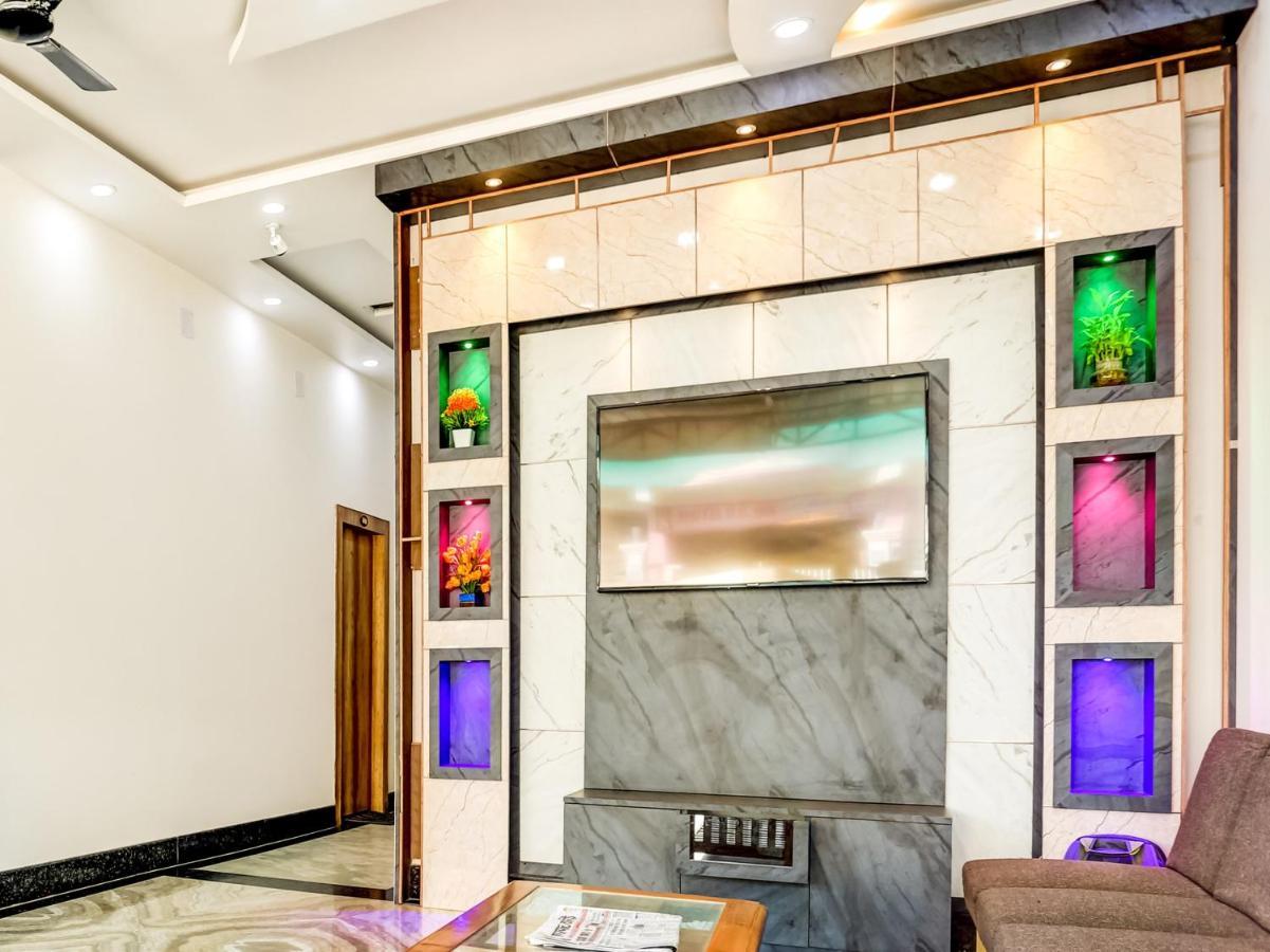 ורנאסי Oyo 75850 Vishwanath Guest House מראה חיצוני תמונה